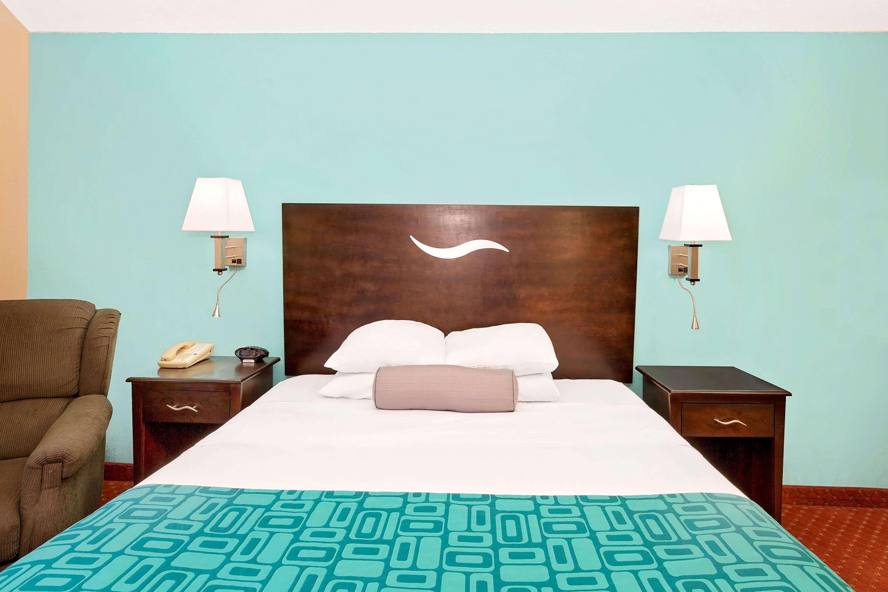 Howard Johnson By Wyndham Waterloo/Cedar Falls Εξωτερικό φωτογραφία