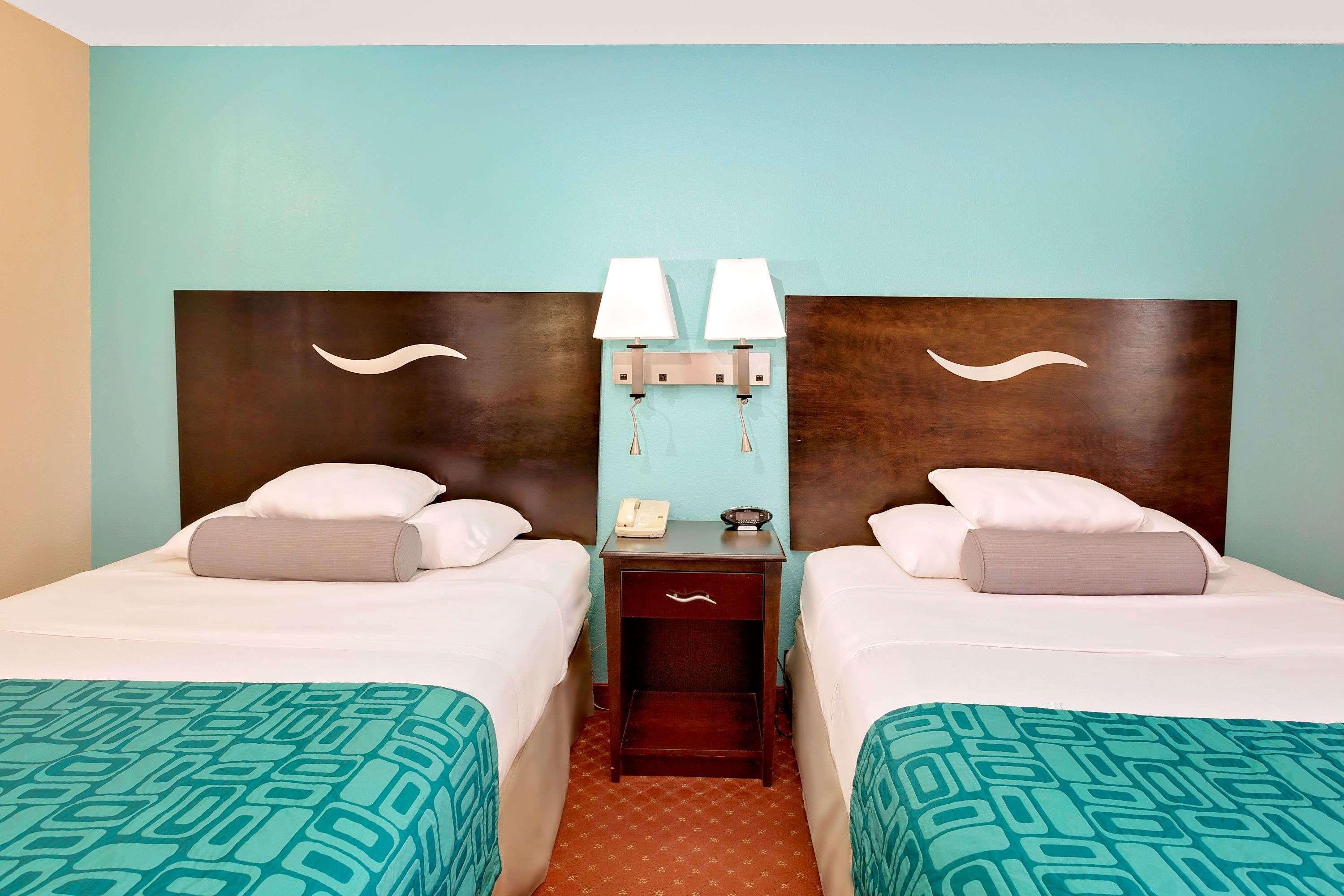 Howard Johnson By Wyndham Waterloo/Cedar Falls Εξωτερικό φωτογραφία