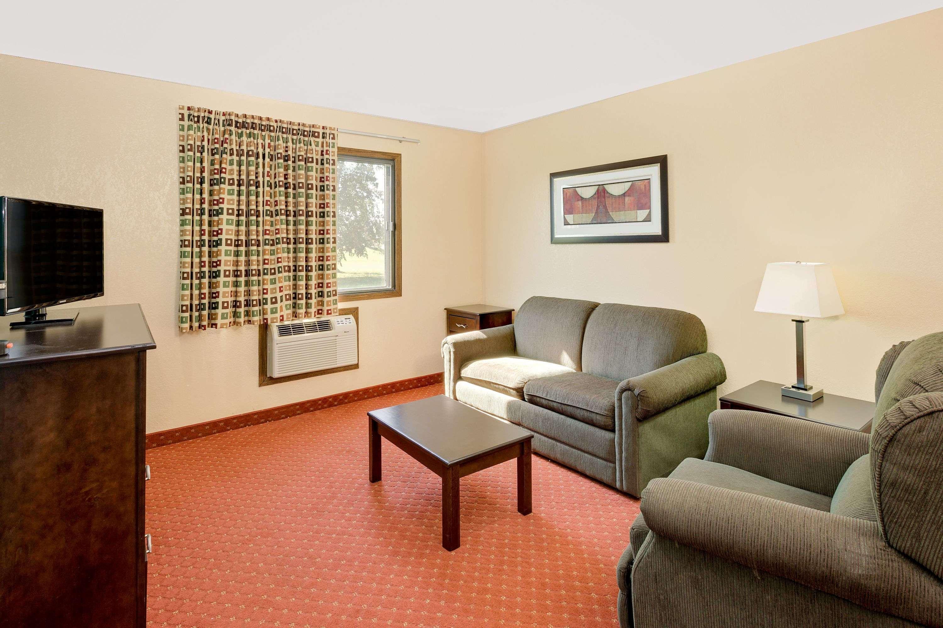 Howard Johnson By Wyndham Waterloo/Cedar Falls Εξωτερικό φωτογραφία