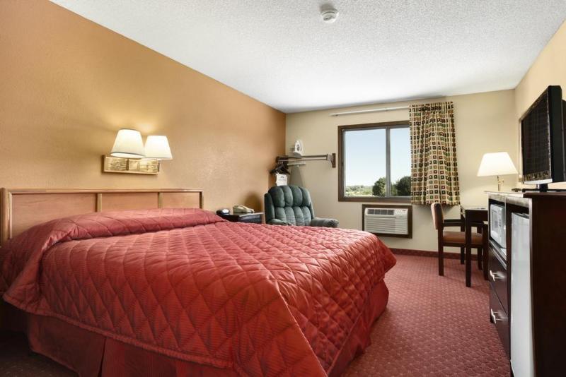 Howard Johnson By Wyndham Waterloo/Cedar Falls Εξωτερικό φωτογραφία
