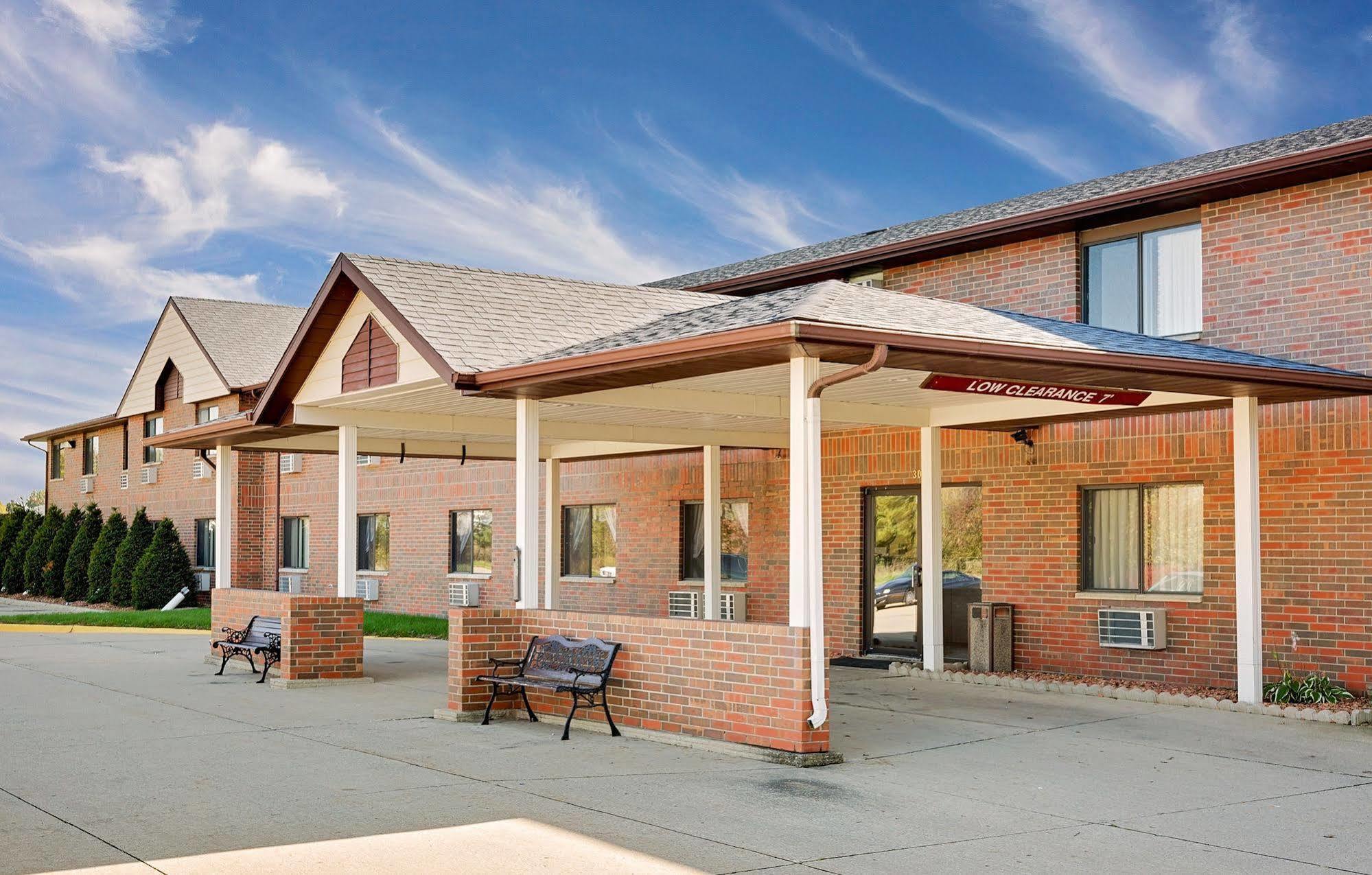 Howard Johnson By Wyndham Waterloo/Cedar Falls Εξωτερικό φωτογραφία